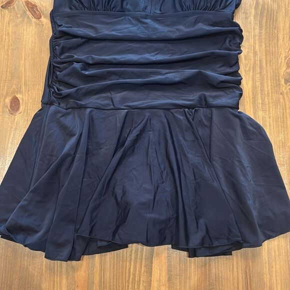 Solid black swimdress built in shorts one piece swimwear NWOT 3XL ruched shirred - Picture 4 of 10